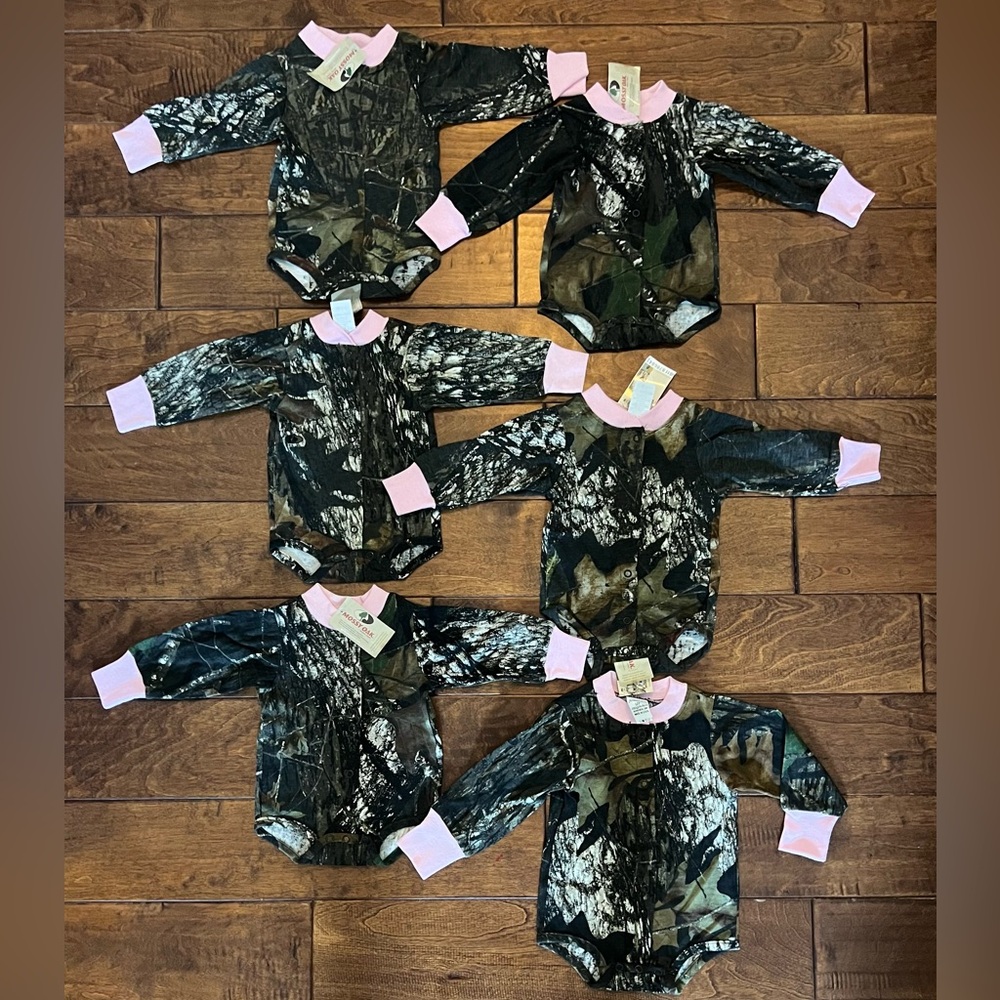 Set of 6 Camo Baby Onesies with Pink Accents Mossy Oak NEW WITH TAGS Newborn